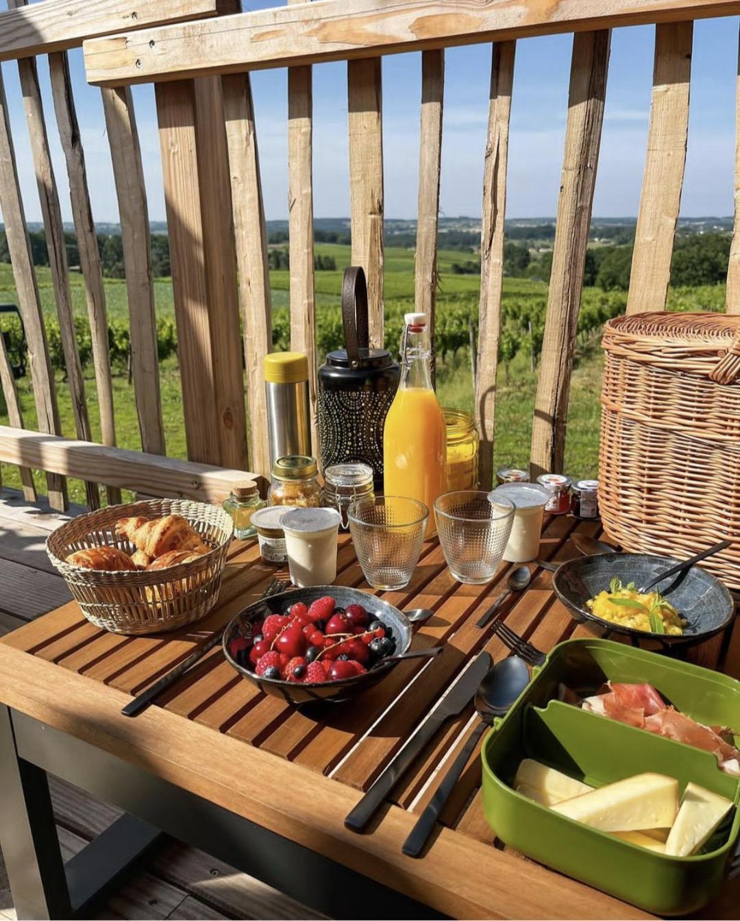 Le Domaine De La Tour Des Vents Bed & Breakfast Bergerac Bagian luar foto