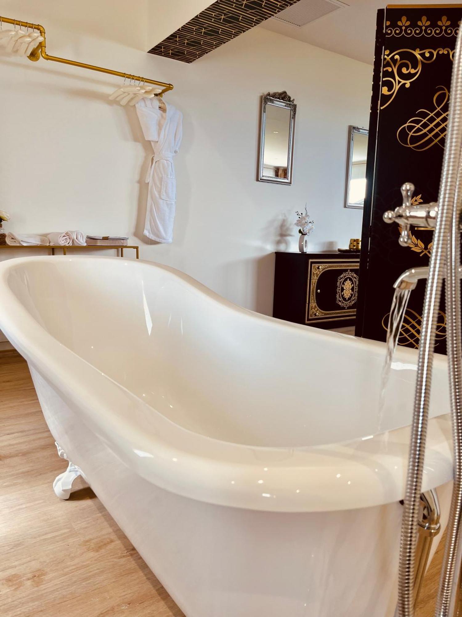 Le Domaine De La Tour Des Vents Bed & Breakfast Bergerac Bagian luar foto